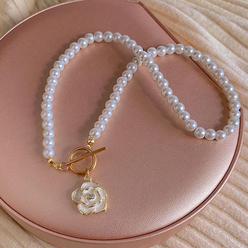FLOWER NECKLES