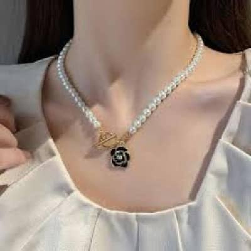FLOWER NECKLES