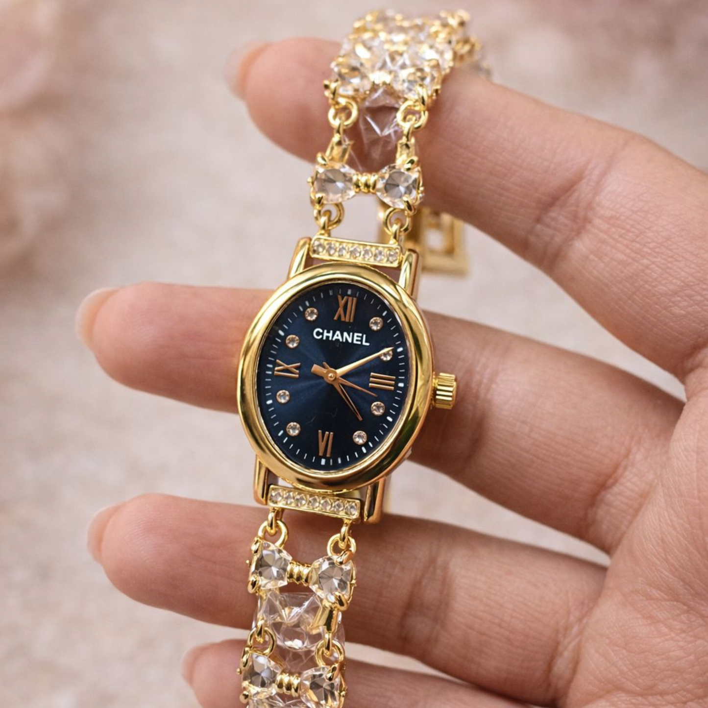 Elegant gold-tone women’s watch