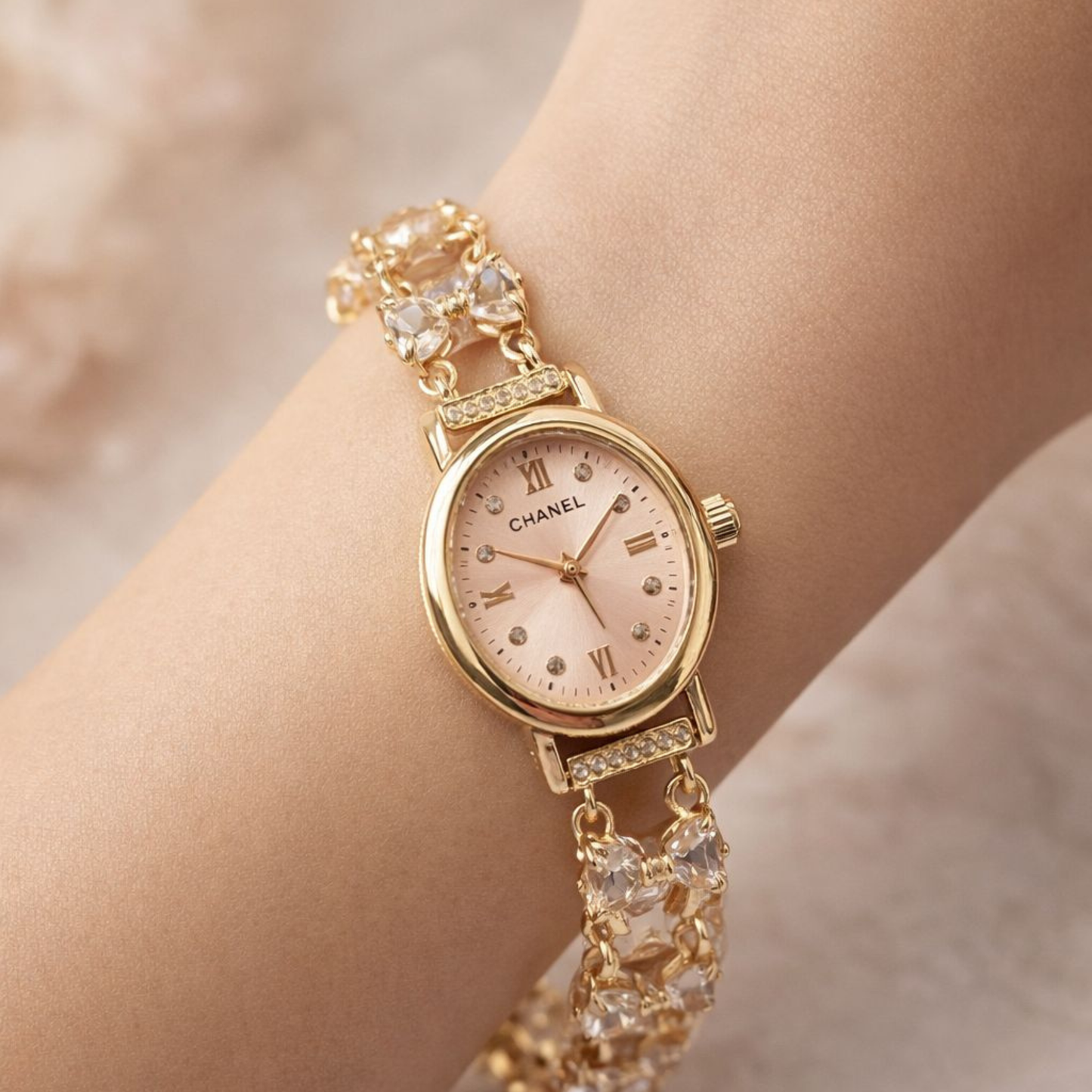 Elegant gold-tone women’s watch