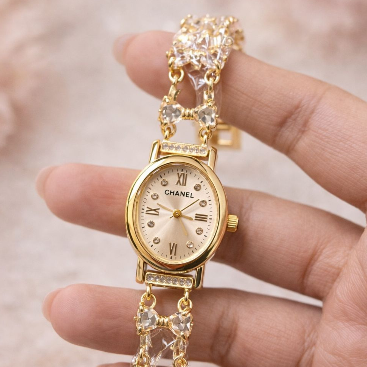 Elegant gold-tone women’s watch