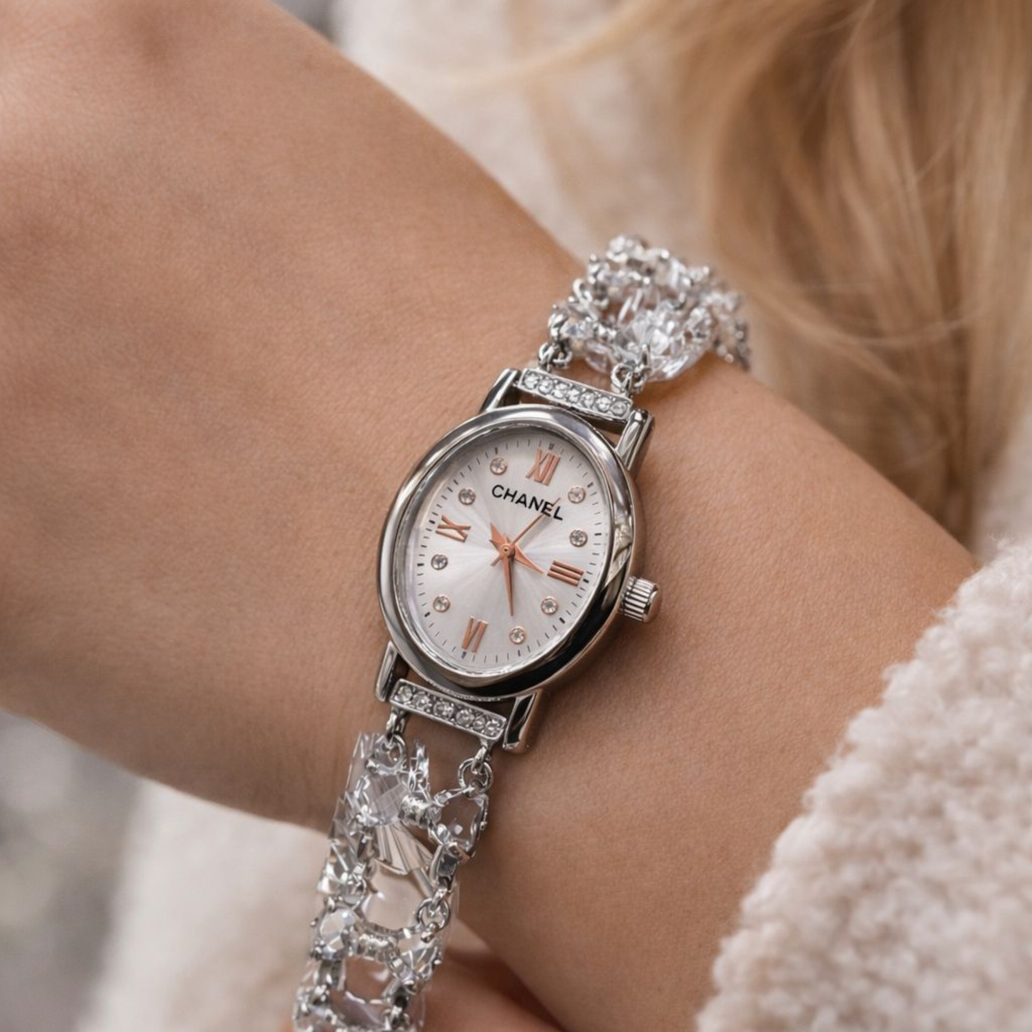 Elegant gold-tone women’s watch